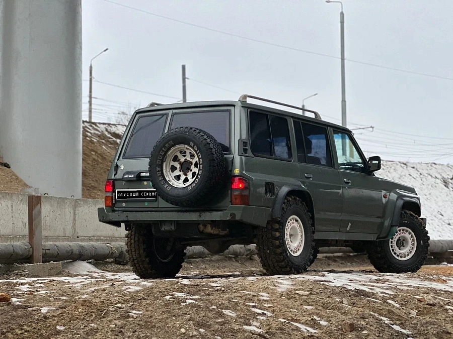 Nissan Patrol, 1994г., полный привод, механика