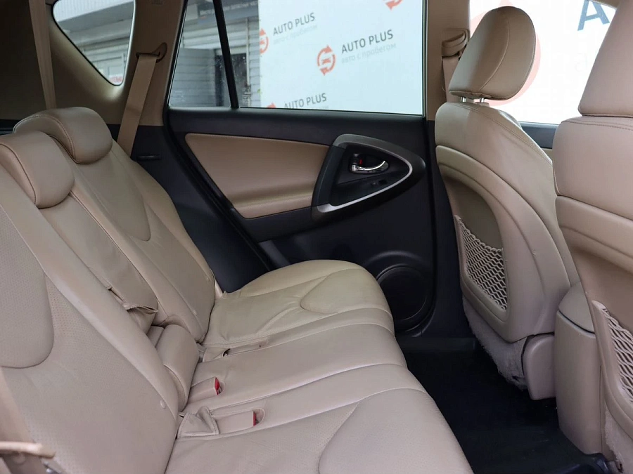 Toyota RAV4, 2010г., полный привод, вариатор
