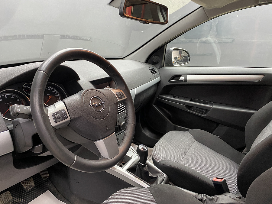 Opel Astra, 2014г., передний привод, механика