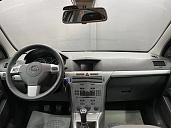 Opel Astra, 2011г., передний привод, механика