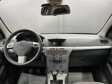 Opel Astra, 2011г, передний привод, механика