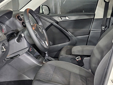 Volkswagen Tiguan, 2013г, передний привод, робот