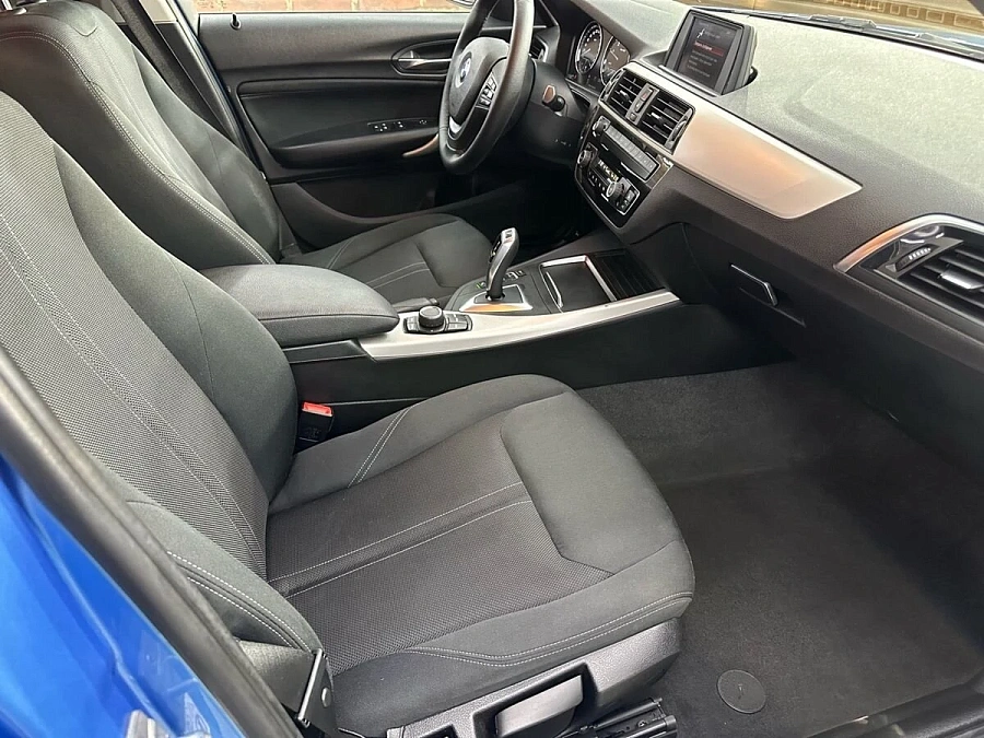 BMW 1 серии, 2018г., задний привод, автомат