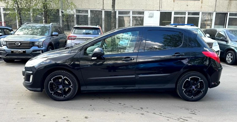 Peugeot 308, 2010г., передний привод, автомат