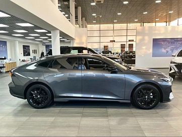 Changan UNI-V, 2023г, передний привод, робот