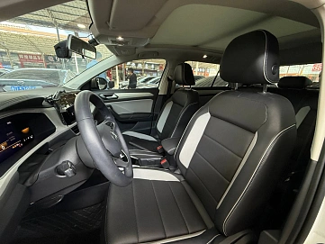 Volkswagen T-Roc, 2023г, передний привод, робот