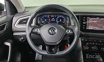 Volkswagen T-Roc, 2022г., передний привод, робот