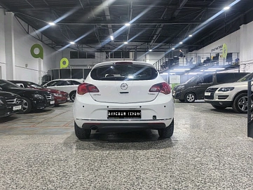 Opel Astra, 2014г, передний привод, автомат