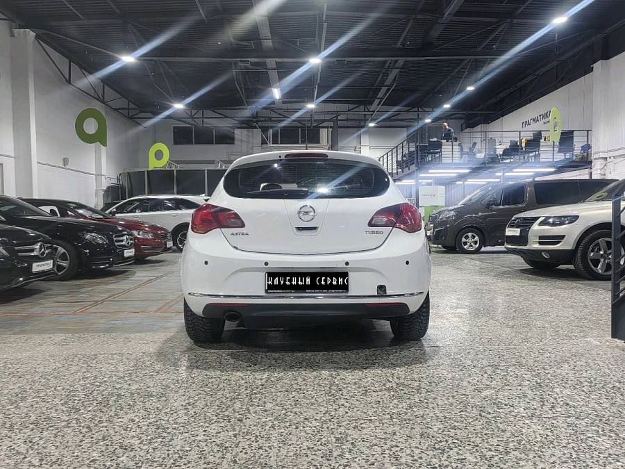 Opel Astra, 2014г., передний привод, автомат