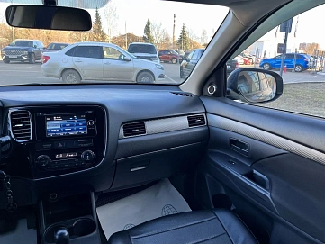 Mitsubishi Outlander, 2015г, полный привод, вариатор