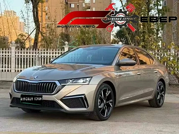 Skoda Octavia, 2021г, передний привод, робот