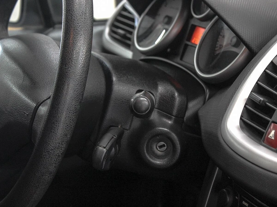 Peugeot 207, 2007г., передний привод, механика