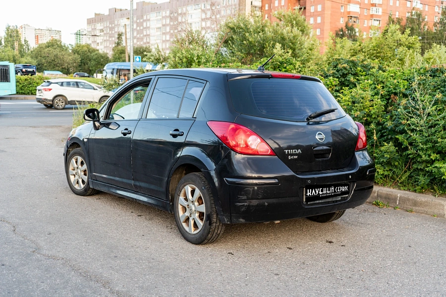 Nissan Tiida, 2011г., передний привод, автомат
