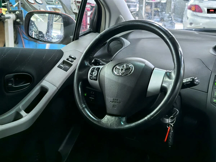 Toyota Yaris, 2006г., передний привод, механика