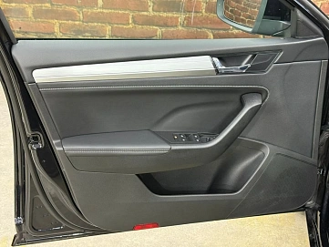 Skoda Superb, 2025г, передний привод, робот