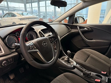 Opel Astra, 2014г, передний привод, механика