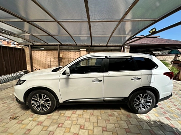 Mitsubishi Outlander, 2015г, полный привод, вариатор