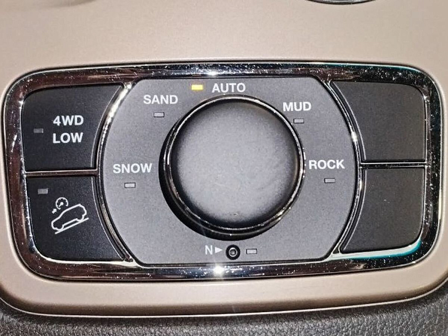 Jeep Grand Cherokee, 2013г., передний привод, автомат