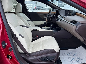 Lexus ES, 2019г, передний привод, автомат