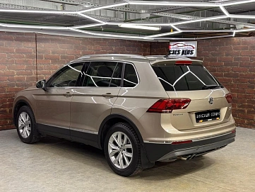 Volkswagen Tiguan, 2016г, полный привод, робот