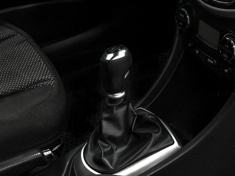 Hyundai Solaris, 2011г., передний привод, механика