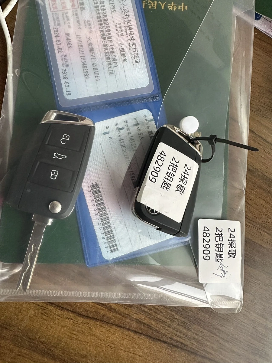 Volkswagen T-Roc, 2023г., передний привод, робот