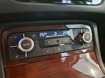 Volkswagen Touareg, 2010г, передний привод, автомат
