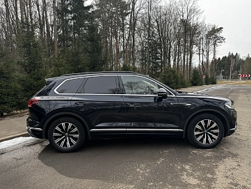 Volkswagen Touareg, 2021г, полный привод, автомат