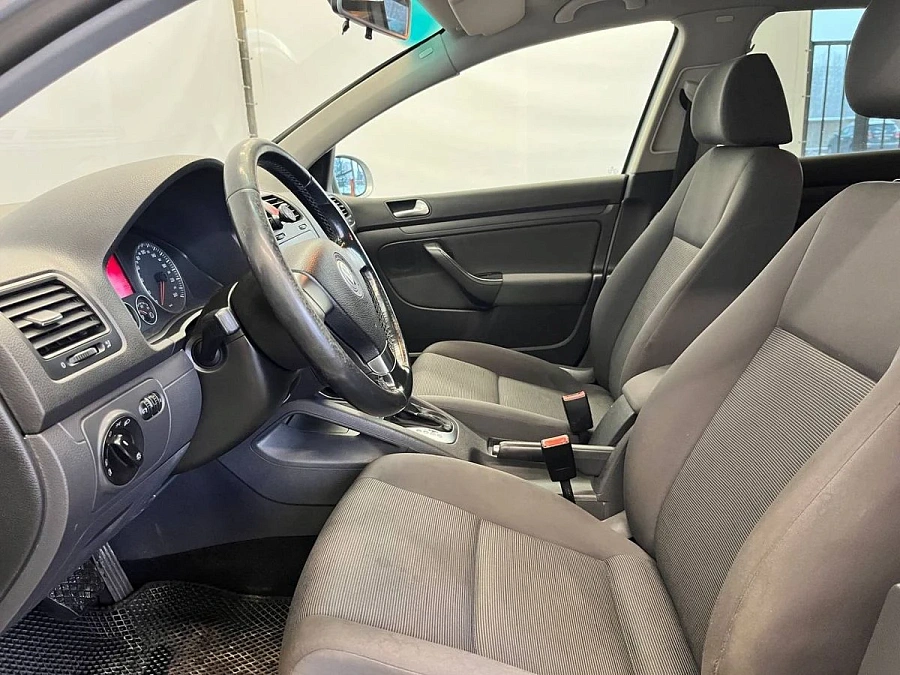 Volkswagen Golf, 2008г., передний привод, автомат