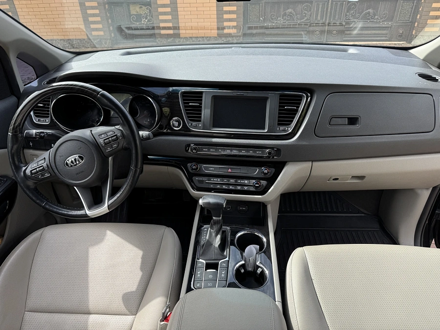Kia Carnival, 2020г., передний привод, автомат