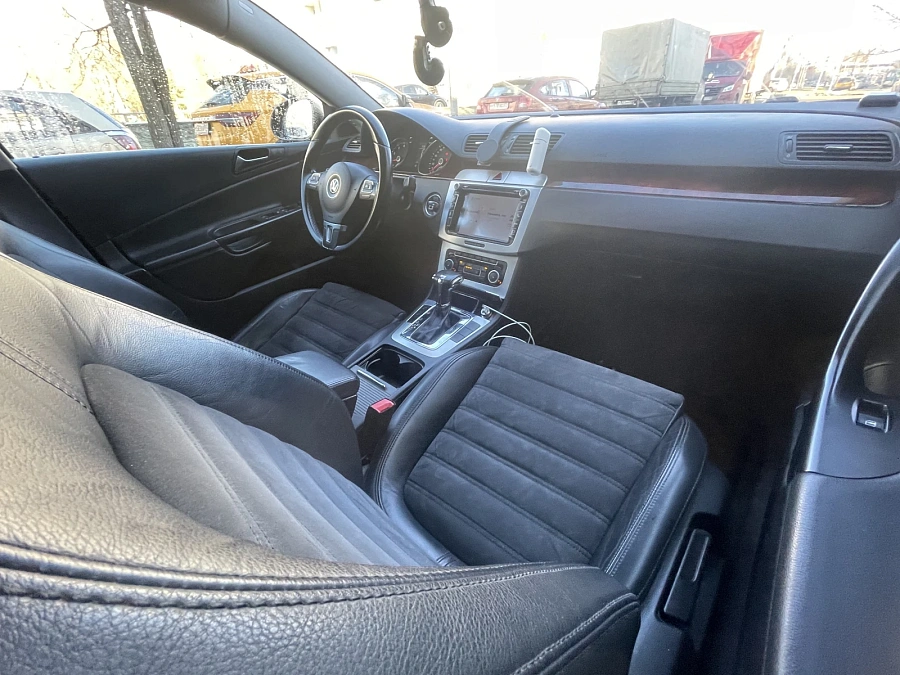 Volkswagen Passat, 2010г., передний привод, робот