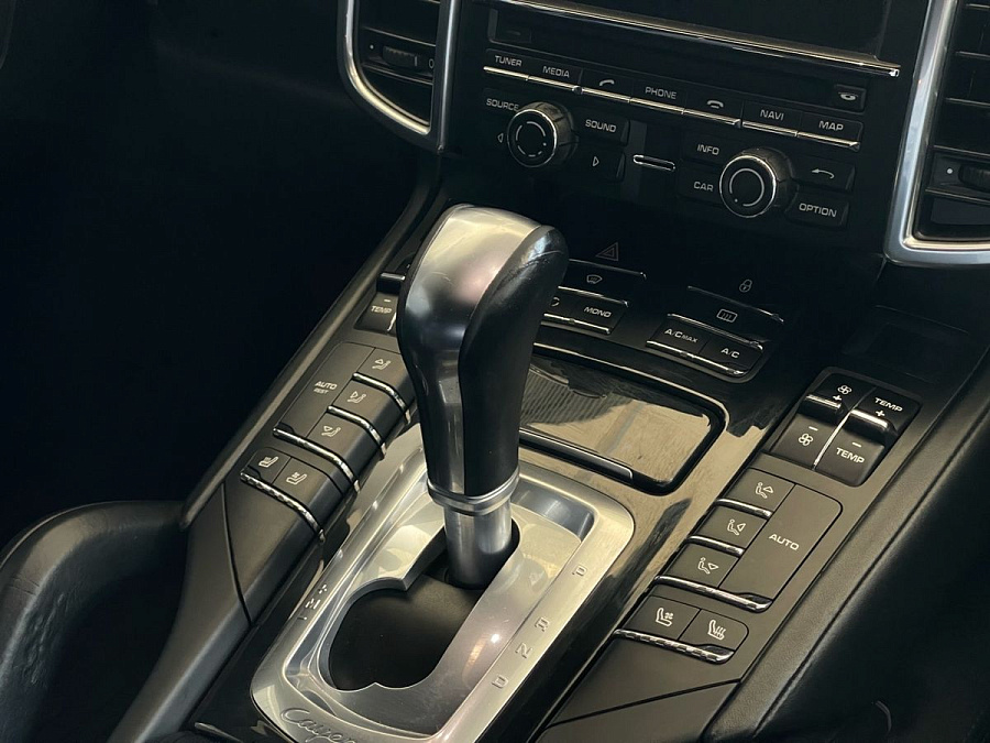Porsche Cayenne, 2012г., полный привод, автомат