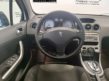 Peugeot 308, 2008г, передний привод, автомат