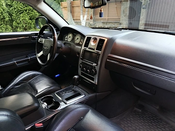 Chrysler 300C, 2010г, задний привод, автомат