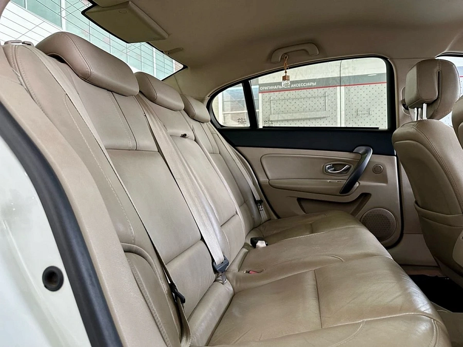 Renault Latitude, 2010г., передний привод, вариатор