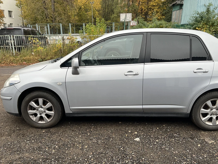 Nissan Tiida, 2008г., передний привод, автомат