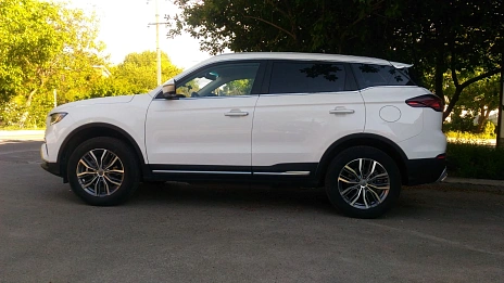 Geely Atlas Pro, 2023г, передний привод, автомат