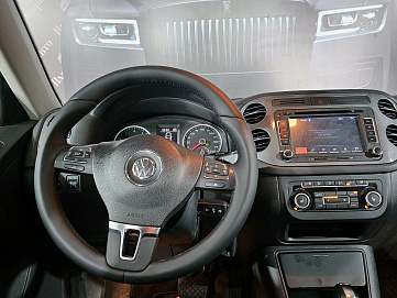Volkswagen Tiguan, 2013г, передний привод, робот