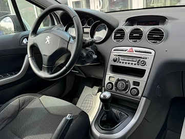 Peugeot 308, 2011г, передний привод, механика