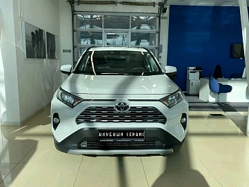 Toyota RAV4, 2020г, передний привод, вариатор
