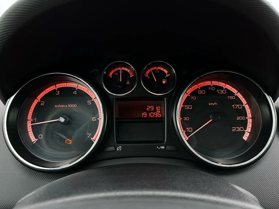 Peugeot 408, 2013г., передний привод, механика