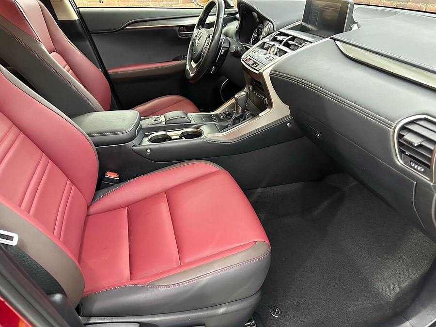 Lexus NX, 2017г., полный привод, вариатор