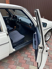 Mercedes-Benz W123, 1985г, задний привод, механика