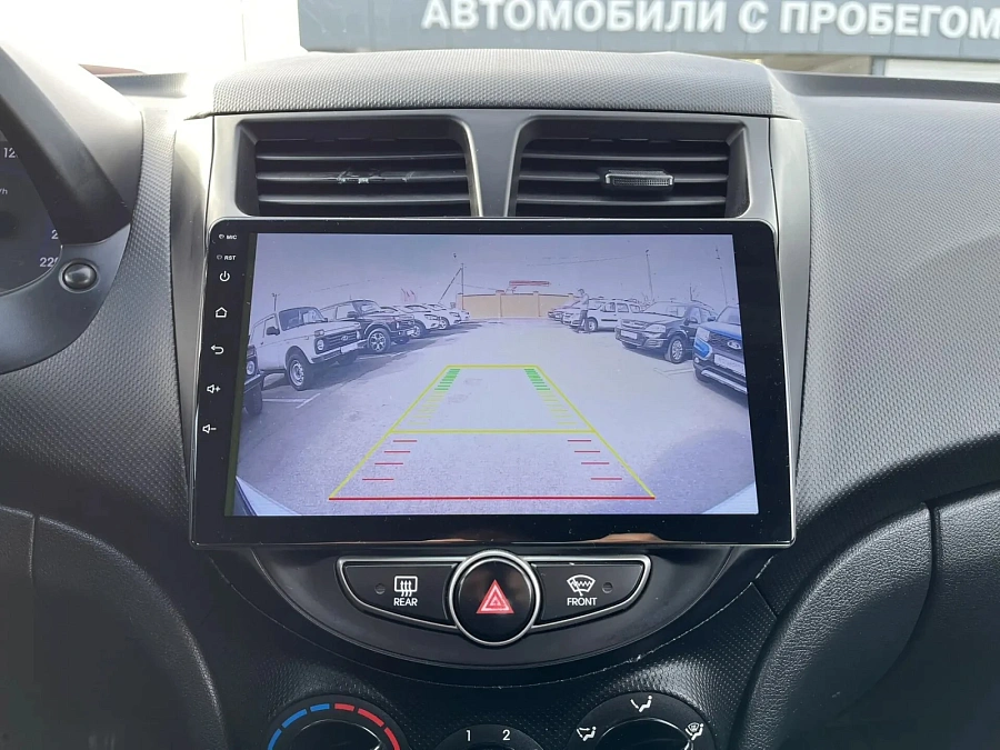 Hyundai Solaris, 2015г., передний привод, автомат