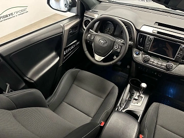 Toyota RAV4, 2018г, передний привод, автомат
