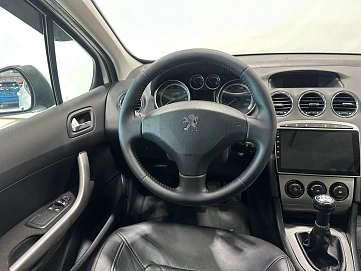 Peugeot 308, 2010г, передний привод, механика