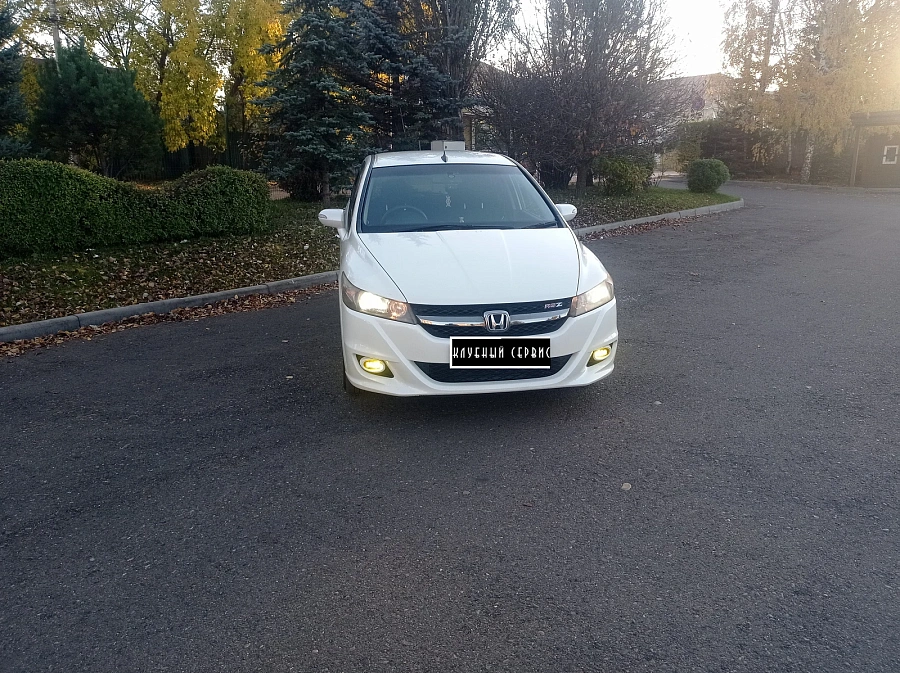 Honda Stream, 2011г., передний привод, автомат