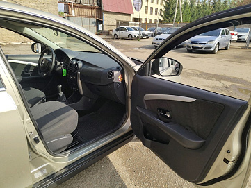 Nissan , 2015г., передний привод, механика