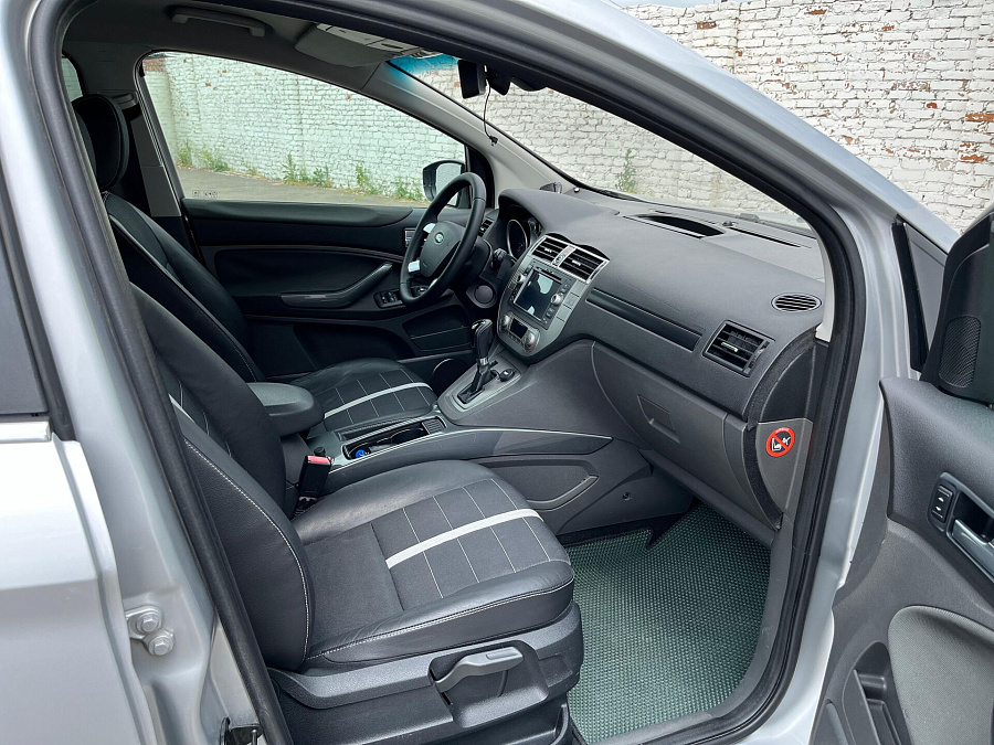 Ford Kuga, 2011г., передний привод, автомат