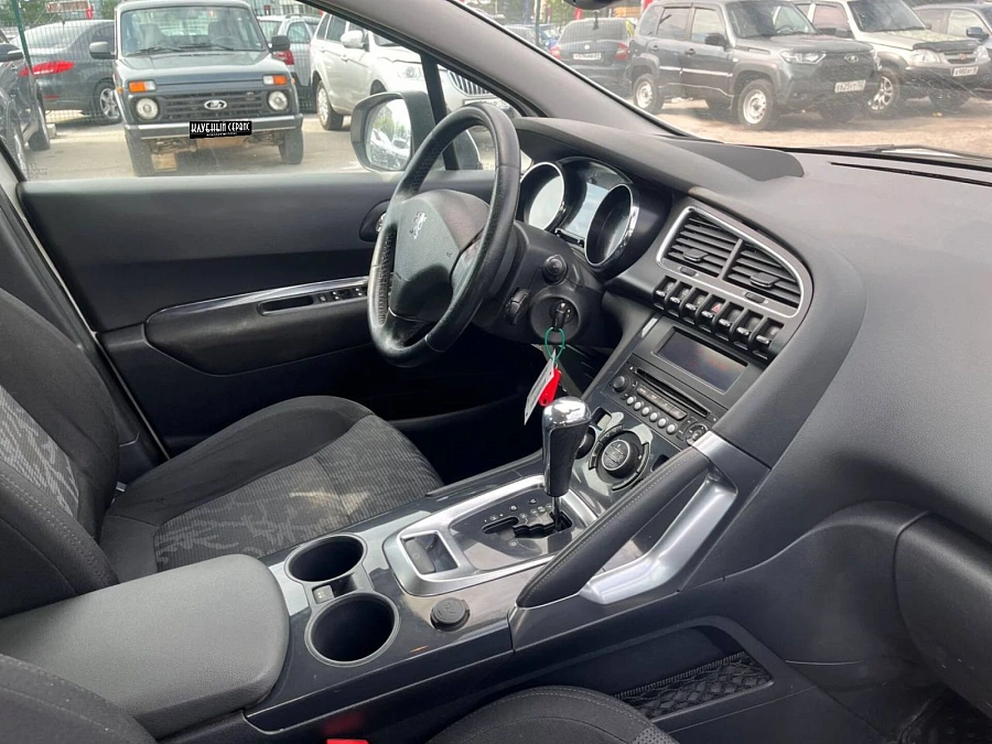 Peugeot 3008, 2011г., передний привод, автомат